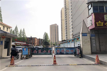 河畔豪庭3室2厅1卫78万117m2精装修出售